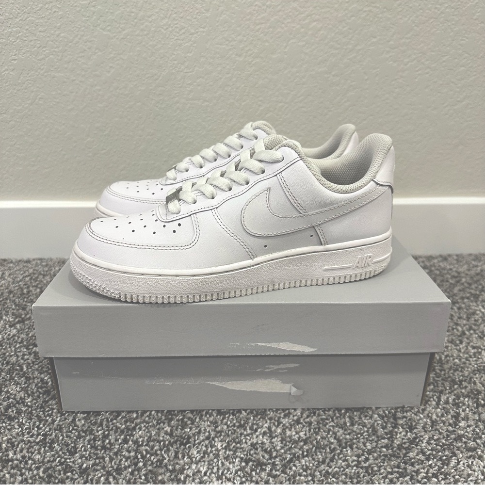 Women’s Nike Air Force 1 White 6.5